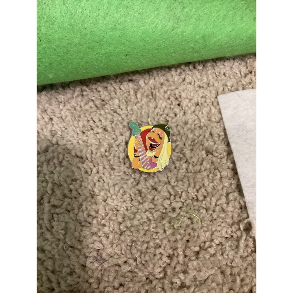 Walt Disney Parks 2023 The Muppets Mystery Pin Trading Traders- Janice